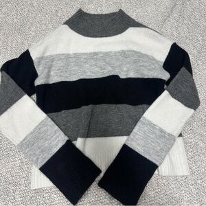 express sweater.size S.worn a few times.there’s a small thread ripped on the arm